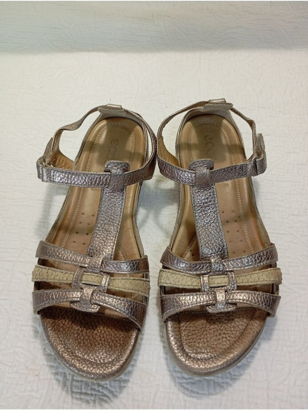 Ecco Womens T-Strap Sandals Gladiator Size 9 Comfortable Cushioned Sole